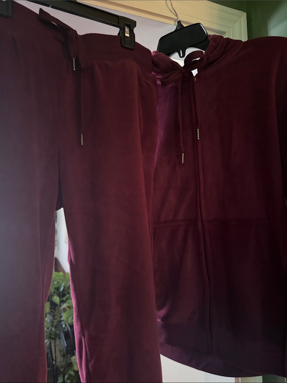 Beautiful Women's Zip Hoodie & Jogger Set - Deep Burgundy